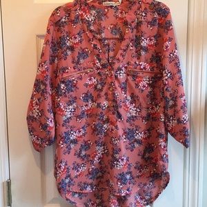 Super Cute Floral Top 💕